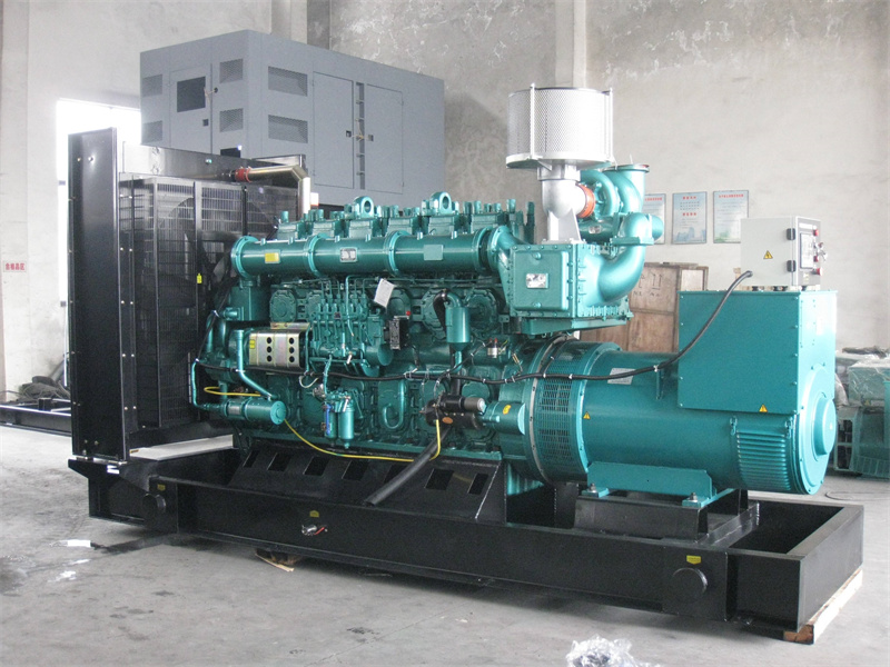 信丰200KW 柴油发电机的油耗是多少？